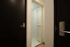 シャワールームの脱衣スペース。(2013-04-15,共用部,BATH,2F)