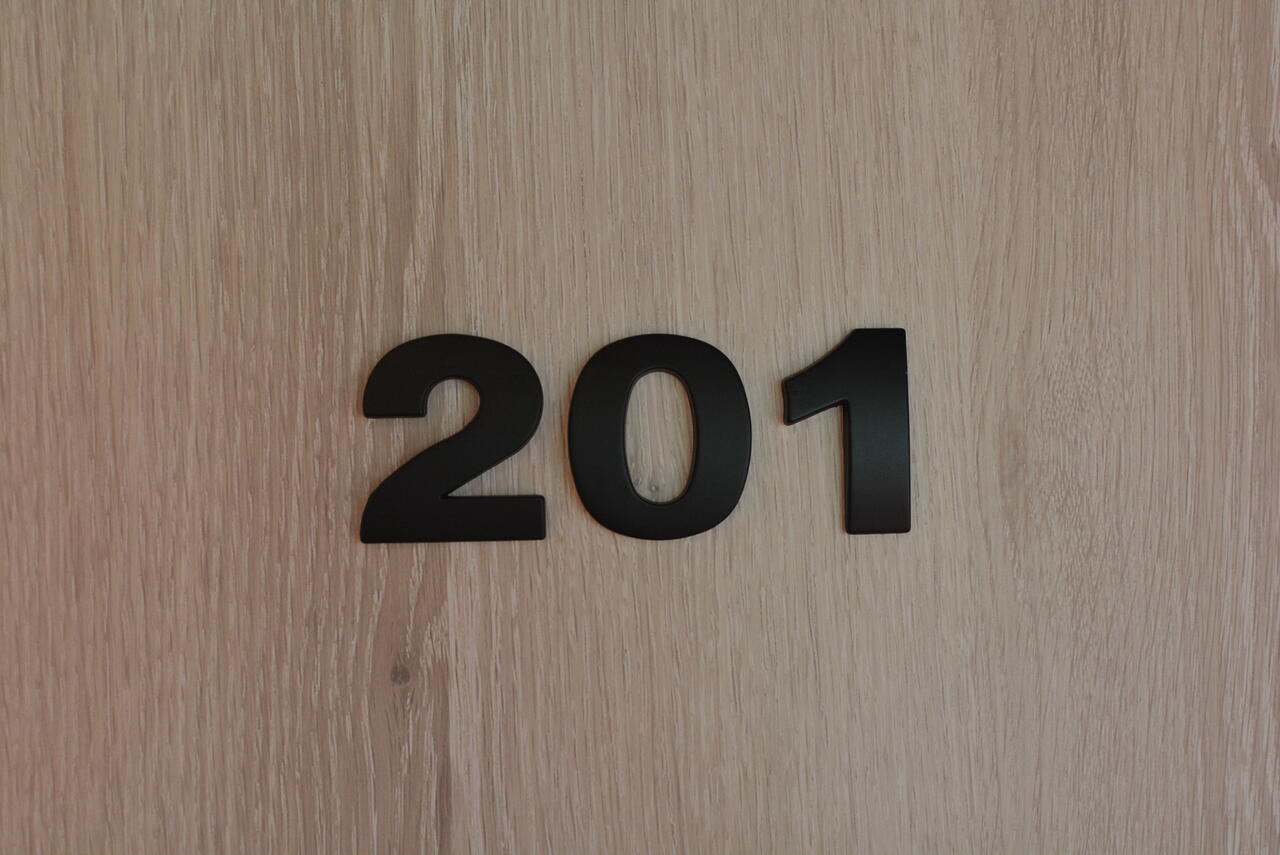 専有部のサイン。（201号室）|2F 部屋