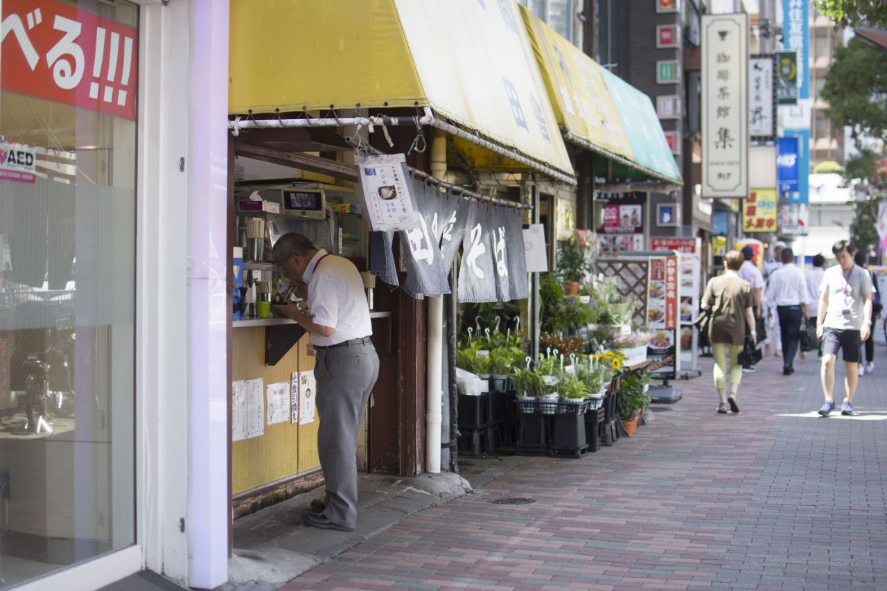 各線・目黒駅周辺の様子2。いい雰囲気の立ち食いそば屋さんを発見。|1F 周辺環境