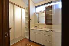 バスルームの脱衣室の様子。洗面台があります。(2015-01-27,共用部,OTHER,1F)