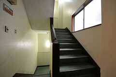 マンションの階段の様子。（301号室）(2012-11-22,専有部,ROOM,3F)