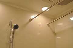 バスルームには、物干しが設置されています。(2012-05-31,共用部,BATH,26F)