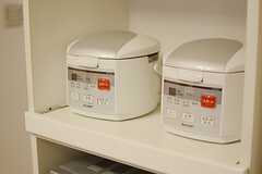 炊飯器は２つ用意されています。(2014-11-29,共用部,LIVINGROOM,2F)