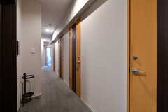 廊下の様子。4階の部屋は、事前予約制のワークスペースとして無料で使えます。(2022-02-10,共用部,OTHER,4F)