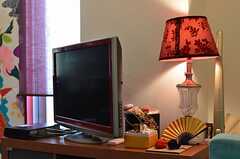TV脇には可愛らしいランプもあります。(2013-02-21,共用部,TV,3F)