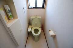 トイレの様子。ウォシュレット付きです。(2013-05-24,共用部,TOILET,1F)