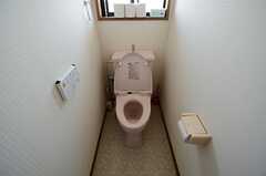 トイレはウォシュレット付きです。(2013-05-24,共用部,TOILET,2F)