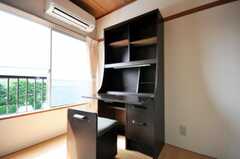 専有部に設置された机と椅子。（204号室）(2010-07-02,共用部,OTHER,2F)