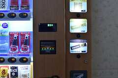 自動販売機は食品も販売されています。(2017-10-31,共用部,OTHER,1F)