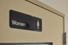 1Fのトイレは女性専用。※リノベーション済。（2022年9月頃画像を変更予定）(2012-10-08,共用部,TOILET,1F)