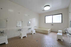 男性用バスルームの様子。バスタブは使用しない予定とのこと。※リノベーション済。（2022年9月頃画像を変更予定）(2012-08-29,共用部,BATH,1F)