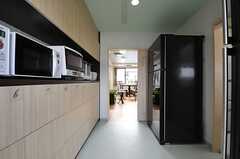 冷蔵庫は、専有部ごとにスペースを分けるそうです。(2013-12-17,共用部,OTHER,2F)