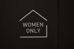 女性用トイレのサイン。(2021-03-25,共用部,TOILET,2F)