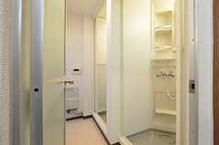 シャワールームの脱衣室の様子。(2014-12-01,共用部,BATH,4F)