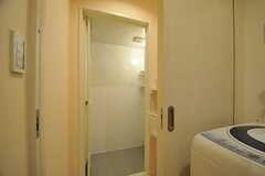 シャワールームの脱衣室の様子。(2013-03-25,共用部,BATH,1F)