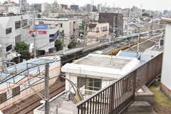 屋上から西武新宿線・都立家政駅が見えます。(2017-09-20,共用部,OTHER,5F)