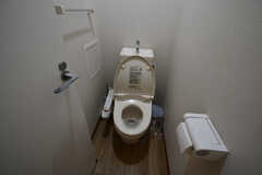 男性用ウォシュレット付きトイレの様子。(2022-02-09,共用部,TOILET,2F)