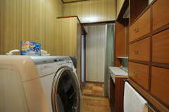 洗濯乾燥機の様子。(2012-07-09,共用部,LAUNDRY,1F)