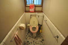 ウォシュレット付きトイレは、かなり古いタイプ。(2012-07-09,共用部,TOILET,1F)