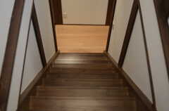 階段の様子。(2011-10-31,専有部,ROOM,2F)
