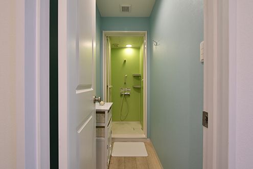 シャワールームの様子。|2F 浴室