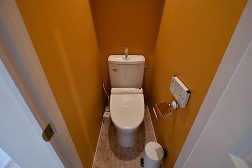 トイレの様子。フロアごとに壁の色が異なります。|3F トイレ