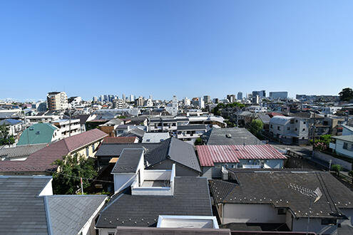 屋上から見える景色。新宿のビル群も見えます。|5F その他