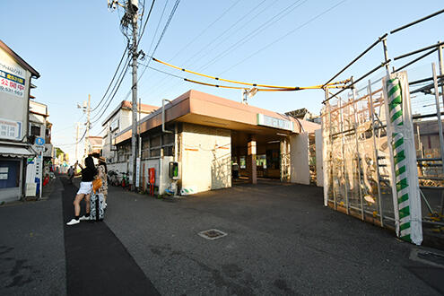 西武新宿線・沼袋駅の様子。|1F 周辺環境