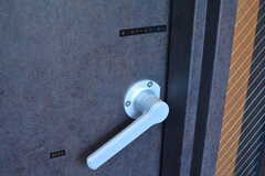 8〜22時で使用できます。ドアは防音仕様です。(2023-05-08,共用部,OTHER,1F)