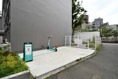 敷地内にレンタサイクル・スクーターのポートがあります。(2023-05-08,共用部,OTHER,1F)