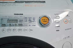 ドラム式の洗濯乾燥機の操作パネル。(2013-03-14,共用部,LAUNDRY,3F)