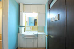 脱衣室に設置された洗面台の様子。(2013-03-14,共用部,BATH,3F)