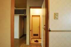 脱衣室の対面にはトイレがあります。(2011-12-07,共用部,BATH,1F)