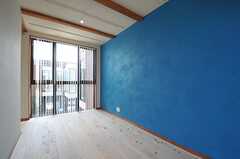 壁も入居者さんが色を選んで、自分で塗ったもの。(2014-03-09,専有部,ROOM,3F)