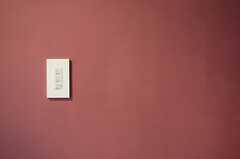 壁も入居者さんが色を選んで、自分で塗ったもの。（202号室）(2014-03-14,専有部,ROOM,2F)