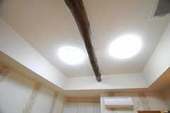 天井を高くした為、梁が剥き出しになっています。(2010-03-30,共用部,LIVINGROOM,1F)