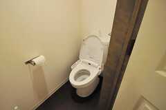 トイレはウォシュレット付きです。(2012-07-11,共用部,TOILET,1F)