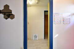 玄関の隣の廊下がリビングにつながっています。(2020-02-06,周辺環境,ENTRANCE,1F)