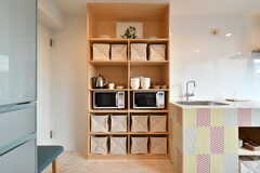 食器棚には専有部ごとに用意された収納ボックスが設置されています。(2018-12-19,共用部,KITCHEN,4F)