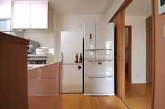 冷蔵庫の様子。大小の2台用意されています。(2013-09-26,共用部,KITCHEN,1F)