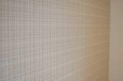 壁紙は部屋ごとにテイストが異なります。（101号室）(2013-09-26,専有部,ROOM,1F)