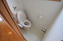 ウォシュレット付きトイレの様子。(2013-09-26,共用部,TOILET,2F)