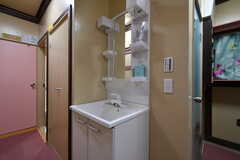 廊下に設置された洗面台の様子。(2020-06-04,共用部,WASHSTAND,1F)