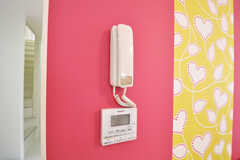 インターホンの受信器と床暖房のスイッチ。リビングは床暖房が使えます。(2010-10-26,共用部,OTHER,1F)