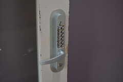 大浴場の入り口にはナンバーキーが設置されています。(2021-05-31,共用部,OTHER,1F)
