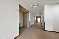 廊下の様子。間取りは3階と同じです。(2021-05-31,共用部,OTHER,5F)