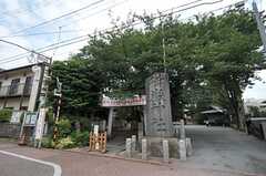 東急池上線・御嶽山駅近くには御嶽神社があります。(2011-06-28,共用部,ENVIRONMENT,1F)