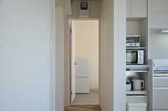 共用の冷蔵庫はありません。各部屋に備品として備わっています。(2012-09-12,共用部,OTHER,2F)