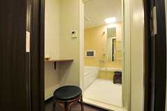 女性専用のバスルームの様子。有料です。(2013-09-09,共用部,BATH,1F)