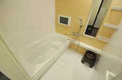 女性専用のバスルームの様子2。TVが設置されています。(2013-09-09,共用部,BATH,1F)
